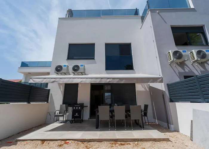 Three-Bedroom Premium Holiday Home Atmosfera With Private Pool&Sauna