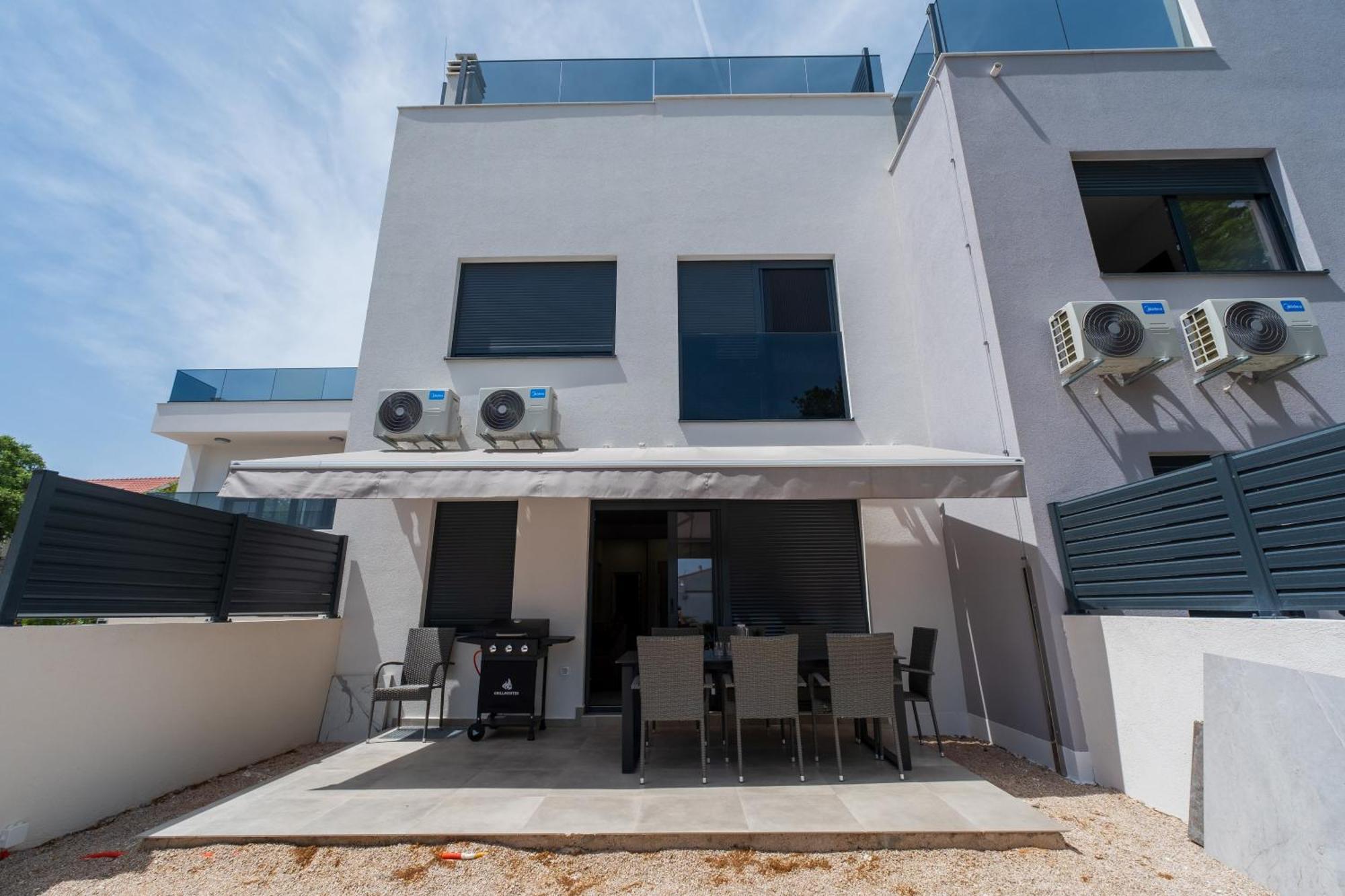 Three-Bedroom Premium Holiday Home Atmosfera With Private Pool&Sauna Holiday home *